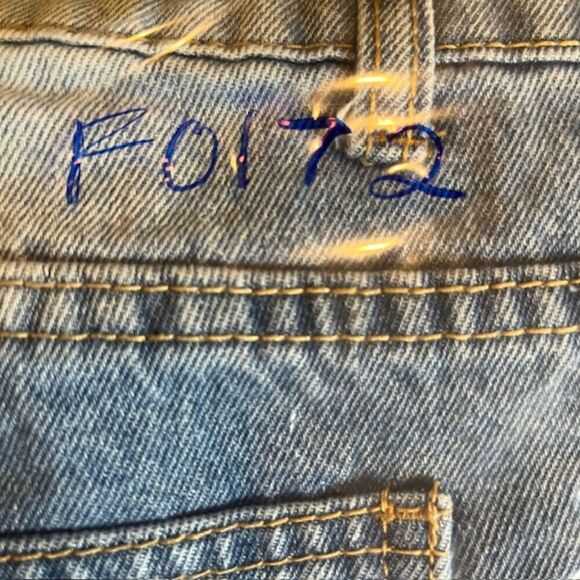 MOMOKROM Women's Distressed Frayed Cropped Jeans Medium Wash Size 8 - Picture 9 of 9